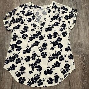 GAP Floral V-Neck Short Sleeve Top- Size XS